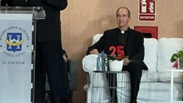 cura, Highlands, colegio, centro, agresión sexual, víctimas, director, profesoras, niñas, menores