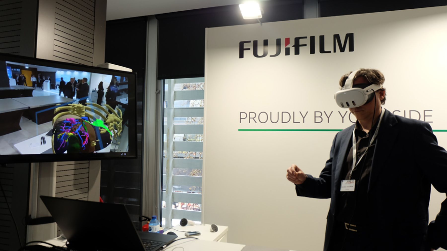José Nieto de Fujifilm Healthcare durante la demostración.