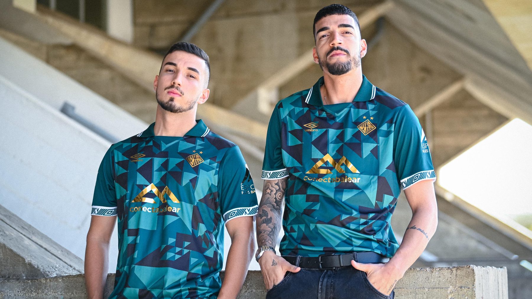 Los jugadores posan con la camiseta especial para la Final Four (4)