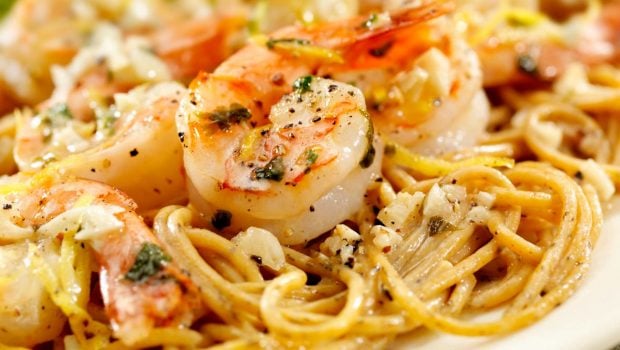 espaguetis al ajillo con gambas