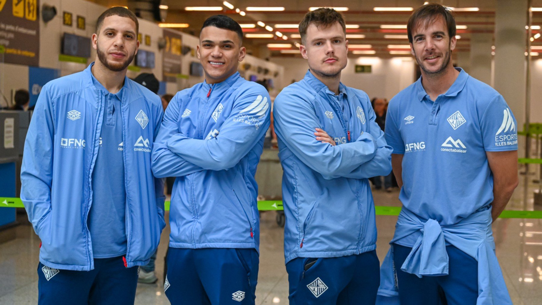 Charuto, Mateus Maia, Machado y Carlos Barrón en el Aeroport.