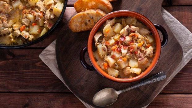 Pollo guisado con patatas