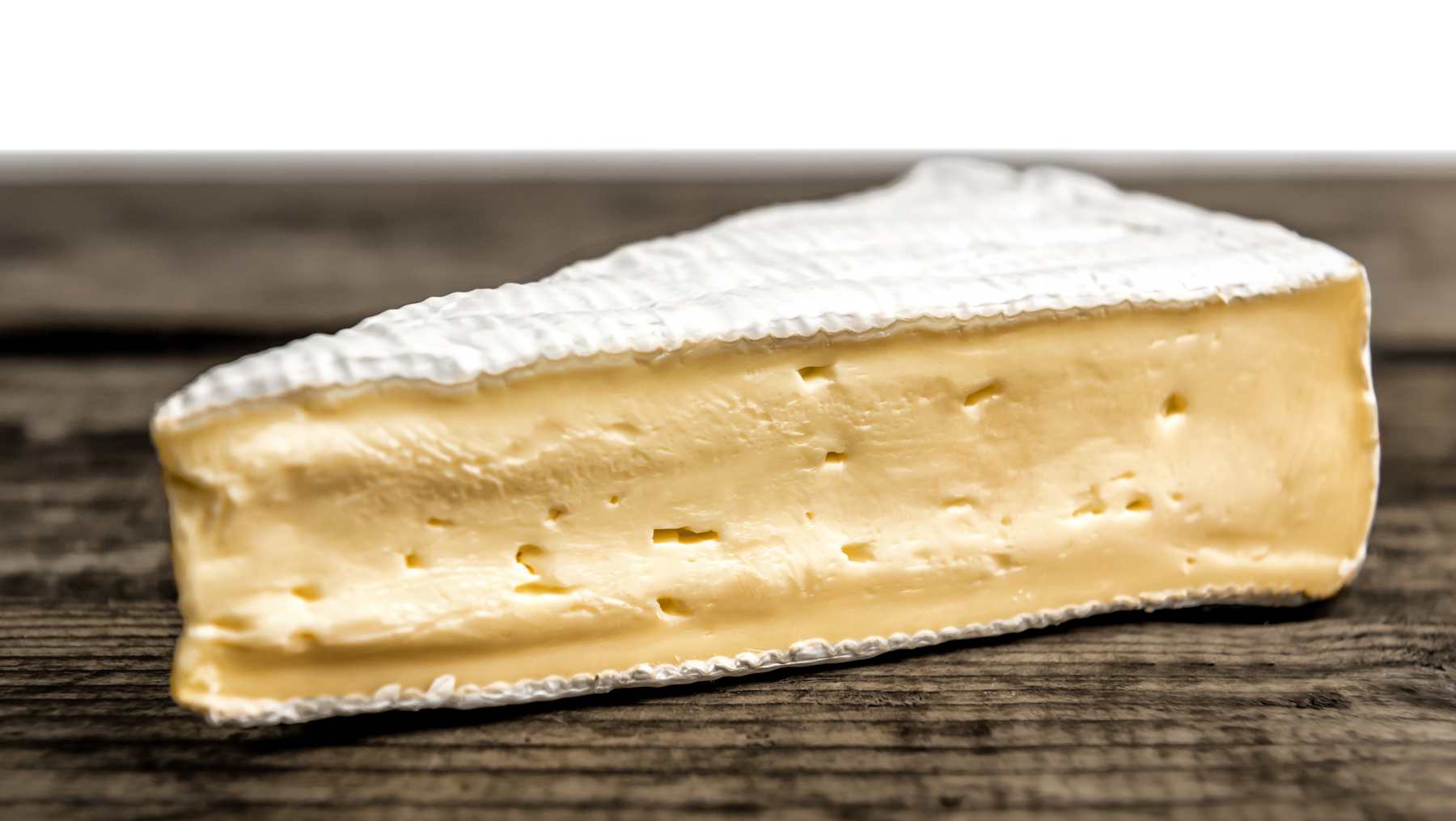 Triángulos de queso brie.