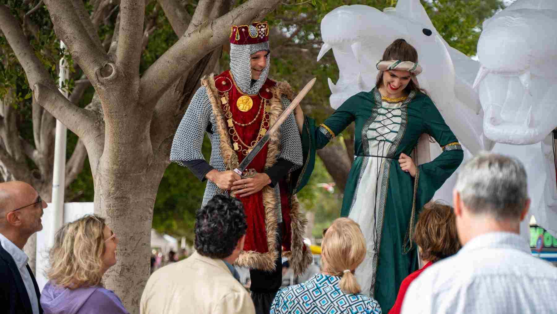 Celebración de Saint George en el Passeig de la Mar de Palmanova.