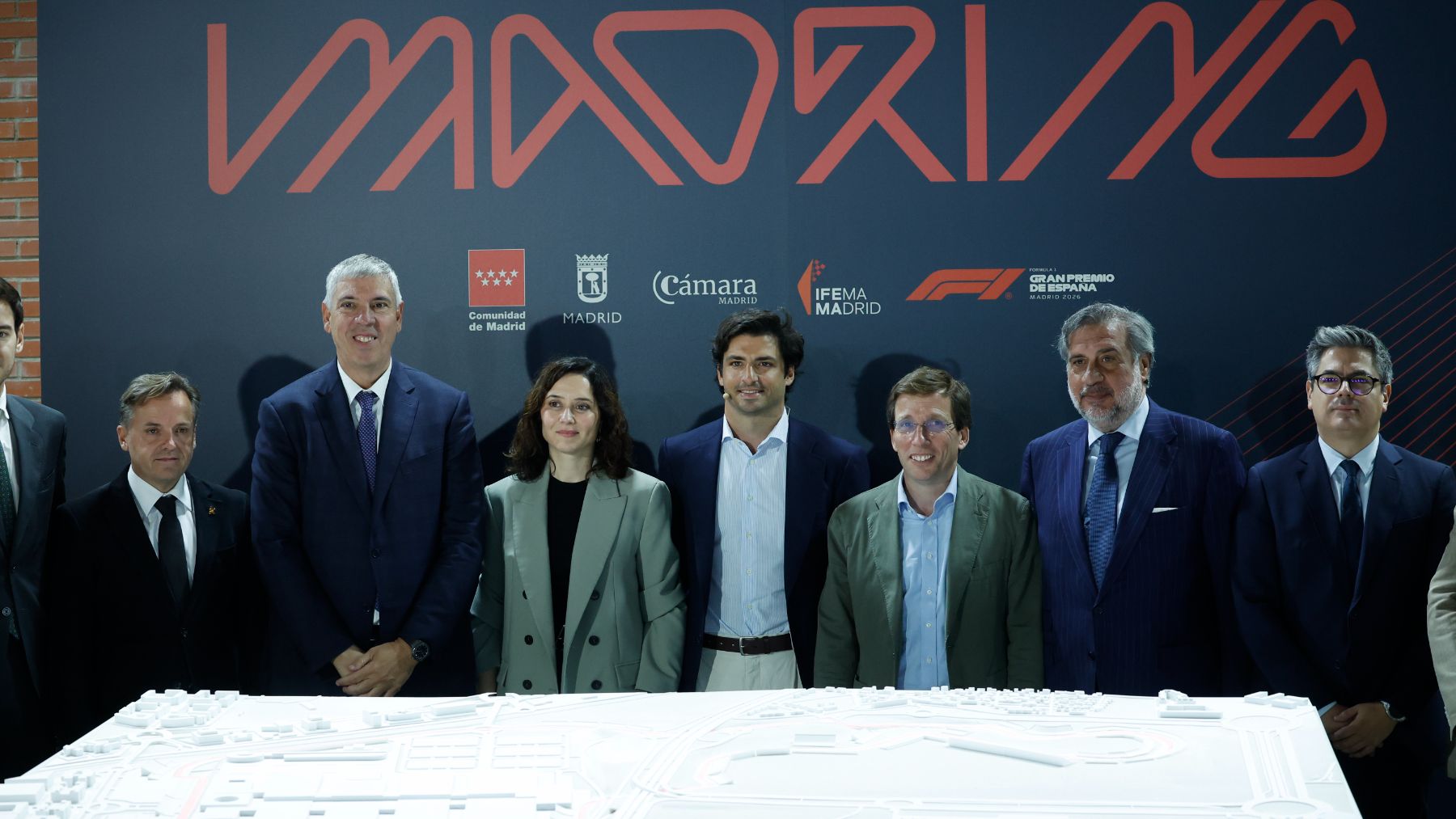 Presentación de MADRING, con Ayuso, Carlos Sainz y Almeida. (EFE)