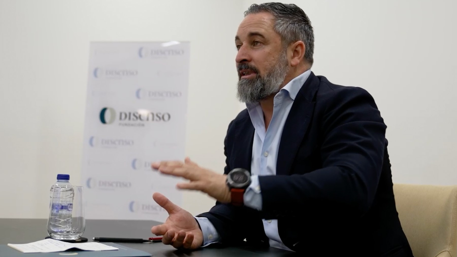 Santiago Abascal durante la reunión.