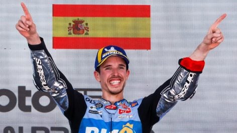 Álex Márquez, en el podio de Jerez celebrando su victoria. (EFE)