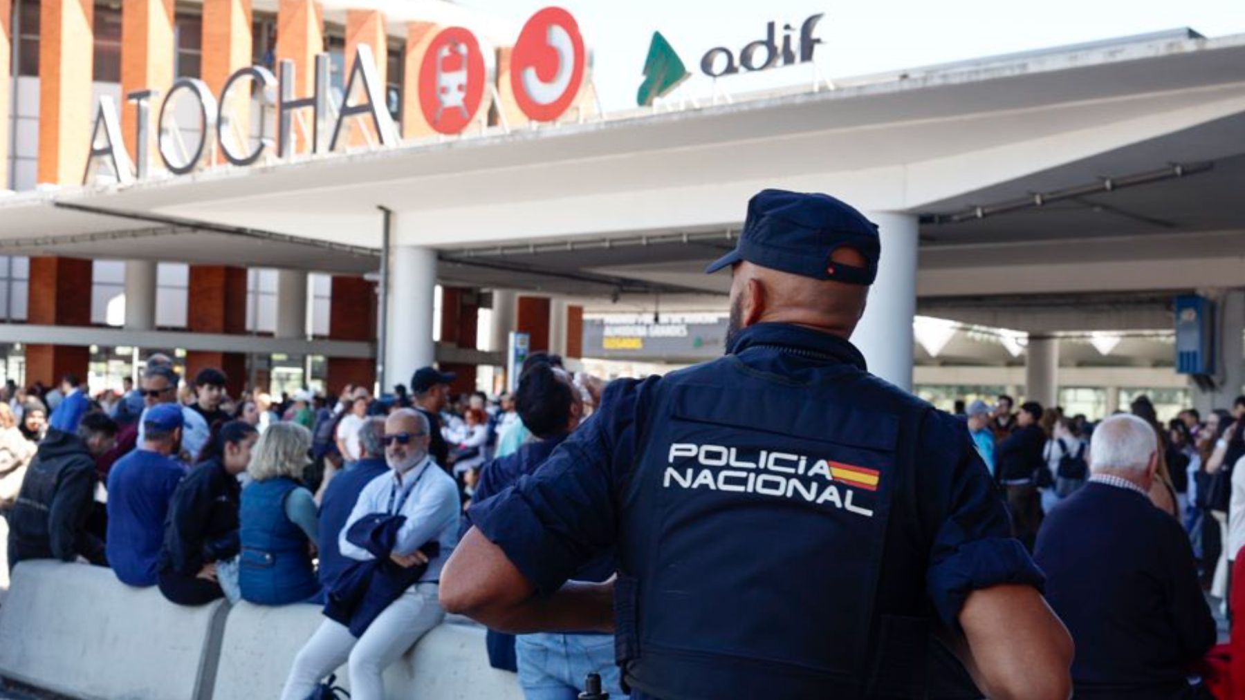Policías de servicio durante el apagón en Madrid. Imagen: JUPOL.