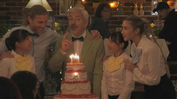 El equipo de 'First Dates' celebra su noveno aniversario. (Mediaset)