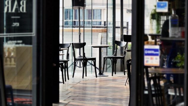 La respuesta de un bar de tapas de Granada a un cliente se hace viral en redes, bar de tapas, respuesta de unos camareros a un cliente maleducado, clientes más maleducados de Granada, respuestas más graciosas de camareros.