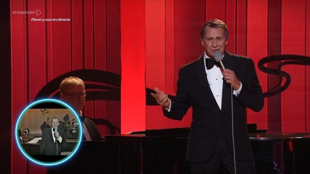 Bertín Osborne durante su imitación de Frank Sinatra en Tu cara me suena (Atresmedia).
