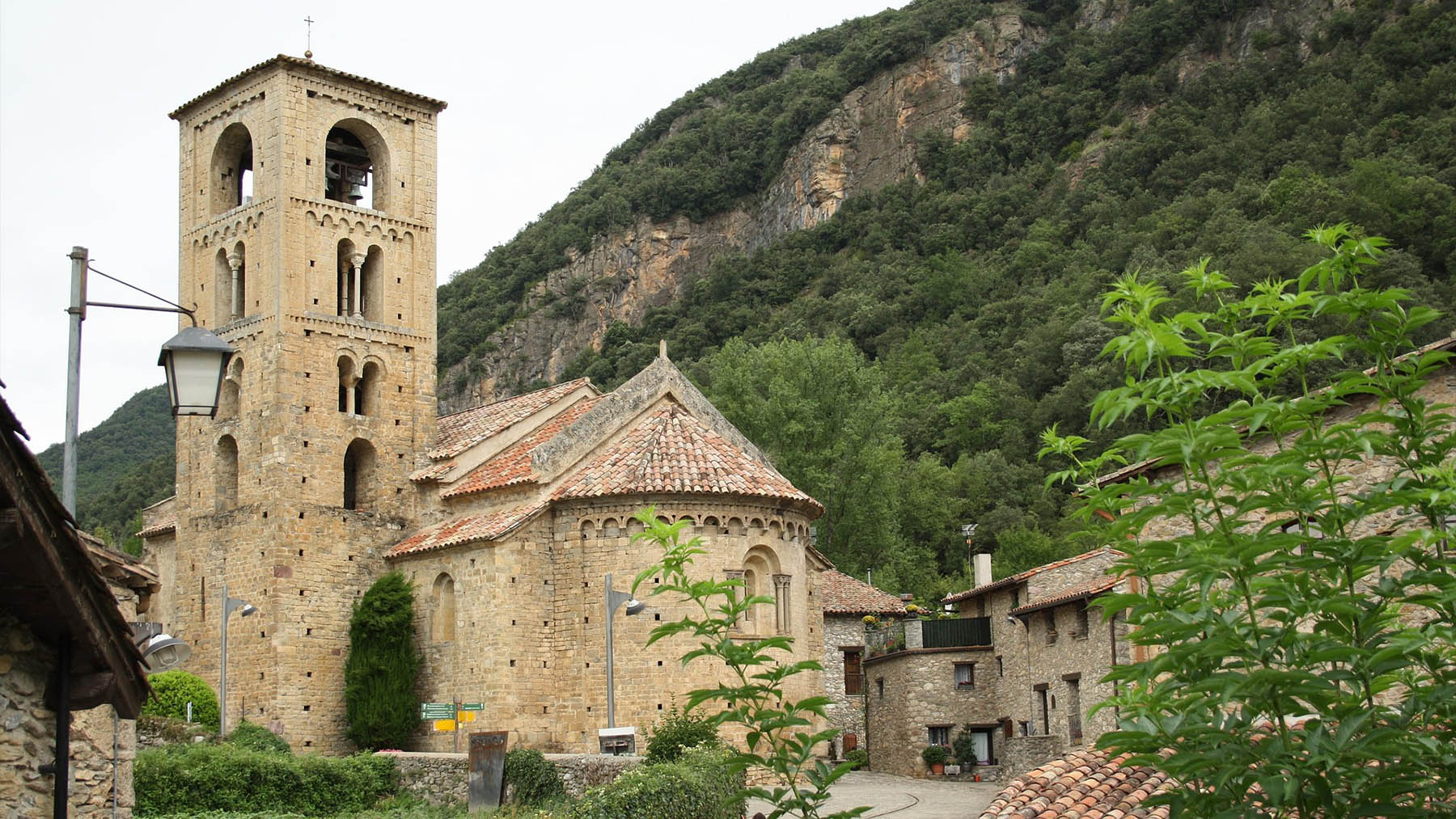 Iglesia de San Cristóbal en Beget. Foto: Pixabay.