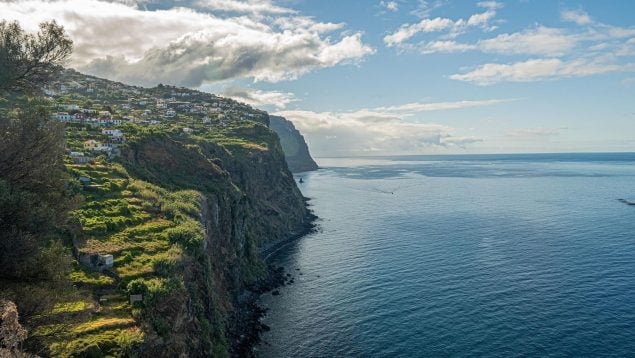 Por qué emigrar a Madeira si eres un jubilado español, emigrar a Madeira desde España, cómo emigrar a Madeira, dónde mudarte si eres jubilado, mudarse a Portugal como jubilado, emigrar a Madeira como pensionista, ventajas fiscales mudarse a Madeira.