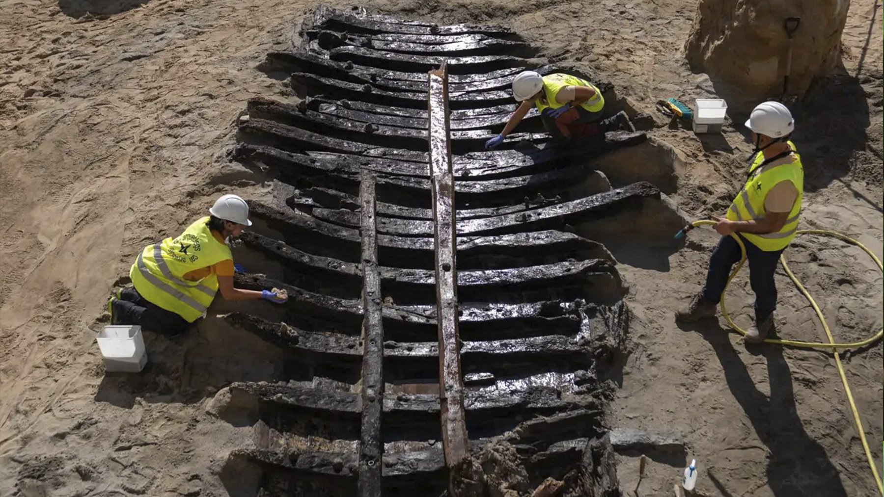 Restos del barco medieval hallado en Barcelona. Foto: Ayuntamiento de Barcelona.