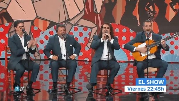 El grupo Cantores de Híspalis en El show de Bertín, de Canal Sur (Atresmedia).