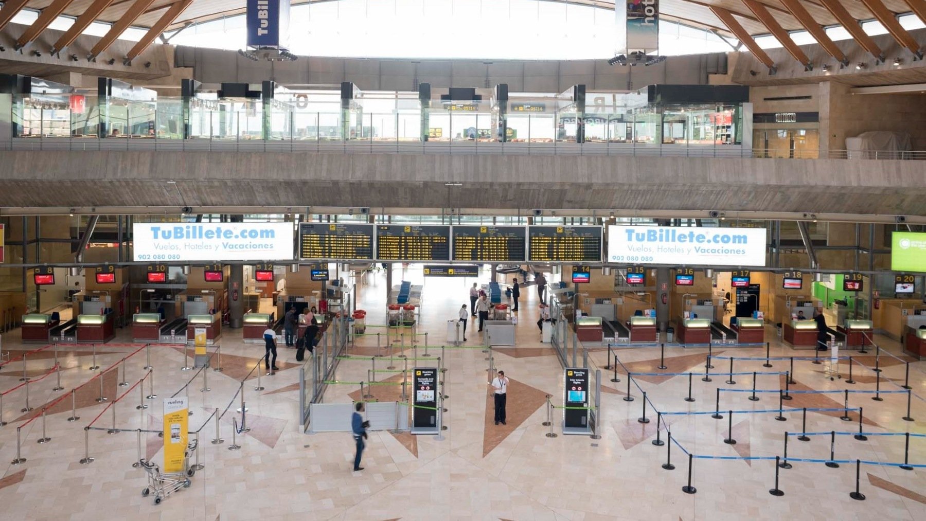 Atrapados en Tenerife: 77 estudiantes de Málaga prolongan 4 días su viaje de estudios por el apagón