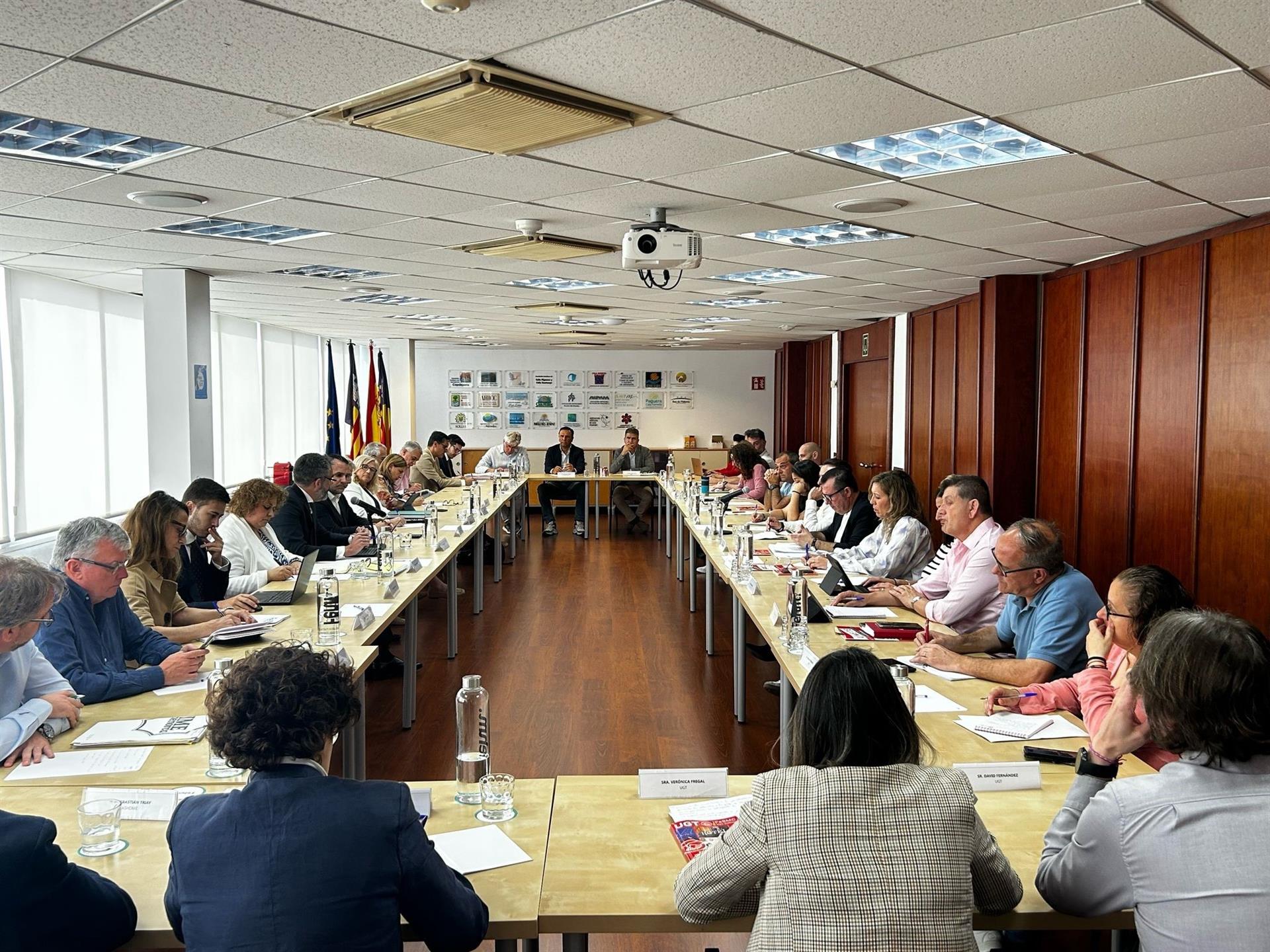 Los hoteleros proponen una subida salarial del 8,5% en tres años y los sindicatos la tildan de «insultante»