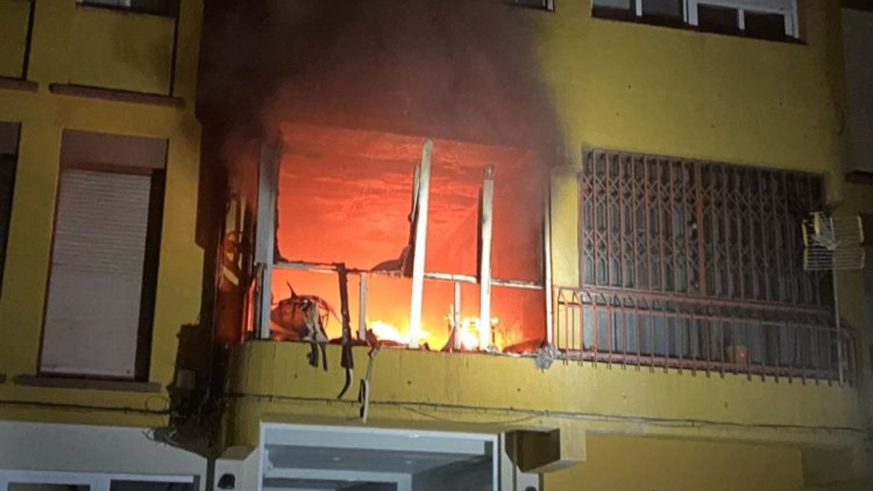 Sexta víctima del gran apagón: el alemán de Algeciras murió en un incendio provocado por unas velas