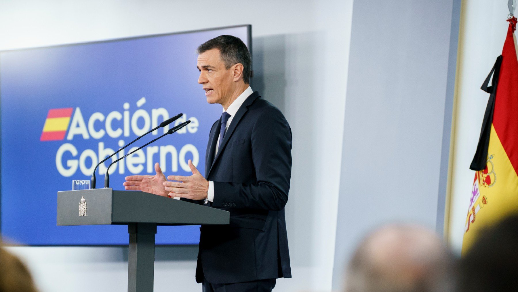 El Gobierno envía ‘hombres de negro’ a las eléctricas para buscar datos que les culpen del apagón