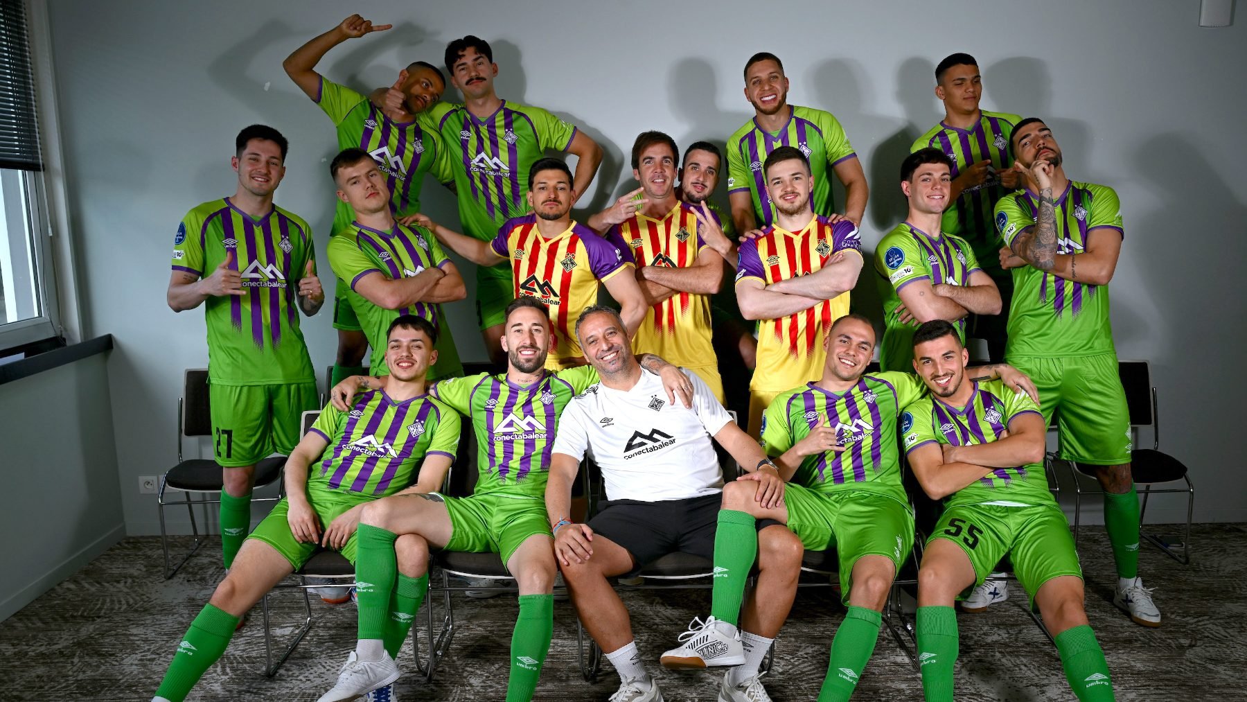 Foto oficial de la UEFA al equipo en la previa de la semifinal.