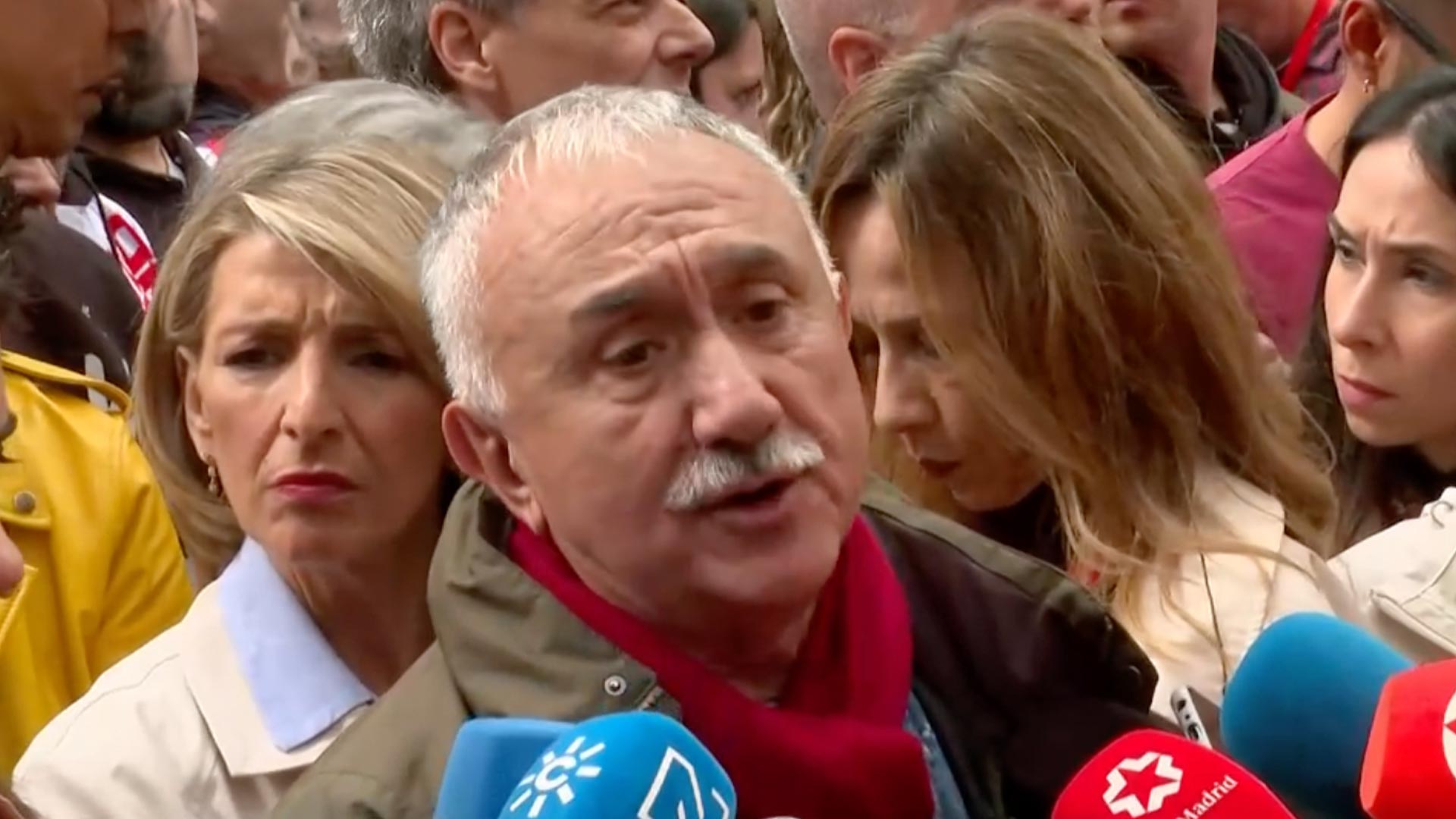 UGT y CCOO convierten el 1M en un ataque a Ayuso, Trump y Milei tras regarlos Sánchez con 32 millones