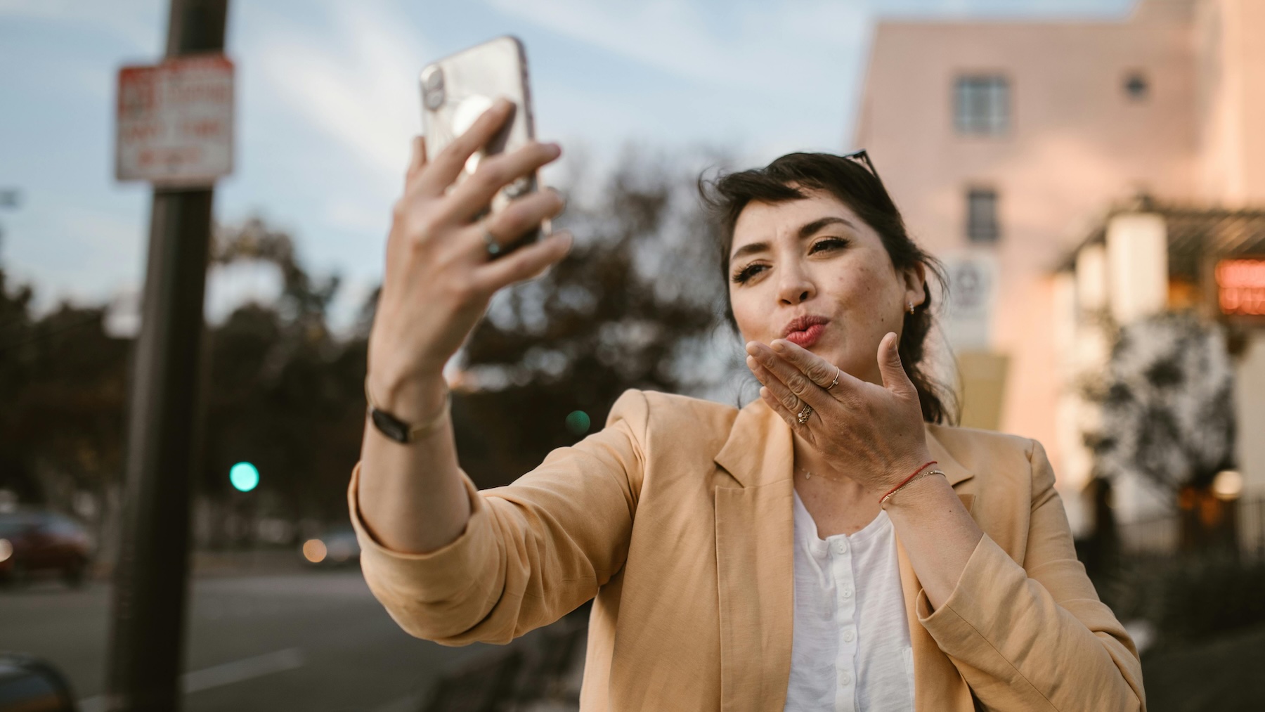 WhatsApp ya no es solo para chatear: todos los usos que le puedes dar en 2025