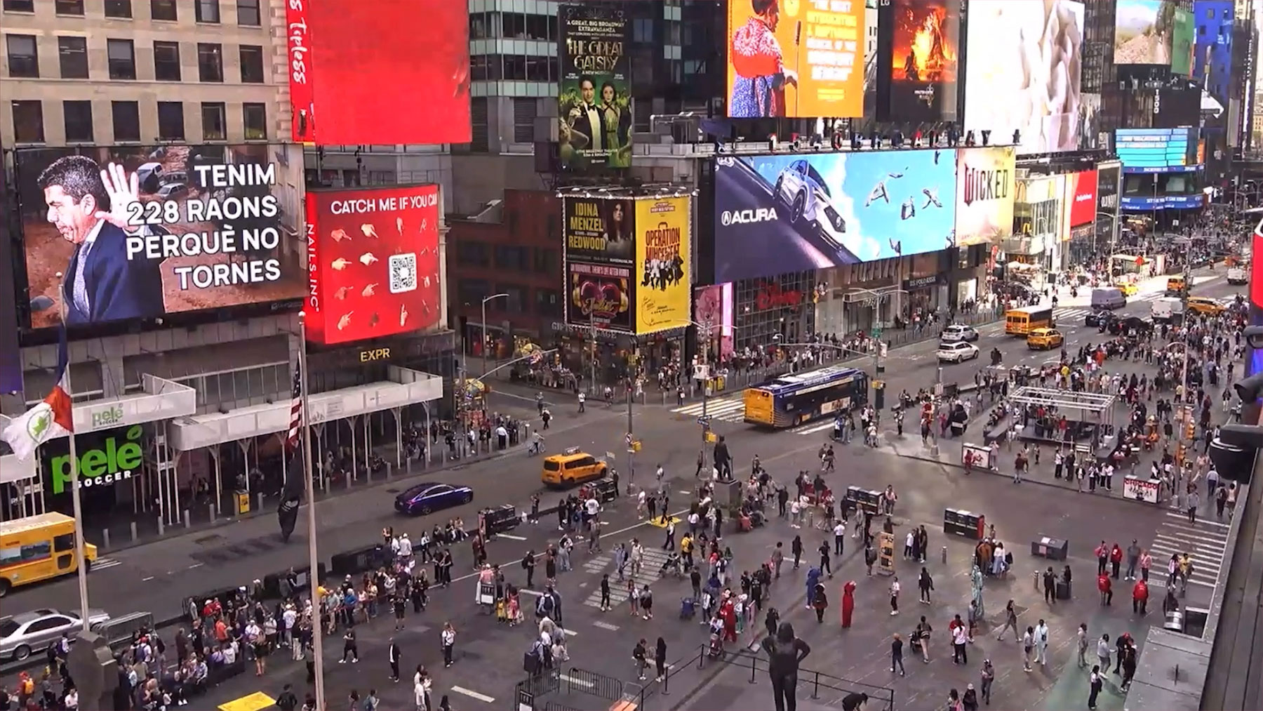 Compromís contrata un anuncio en Times Square contra Mazón: «Tenemos 228 razones para que no vuelvas»