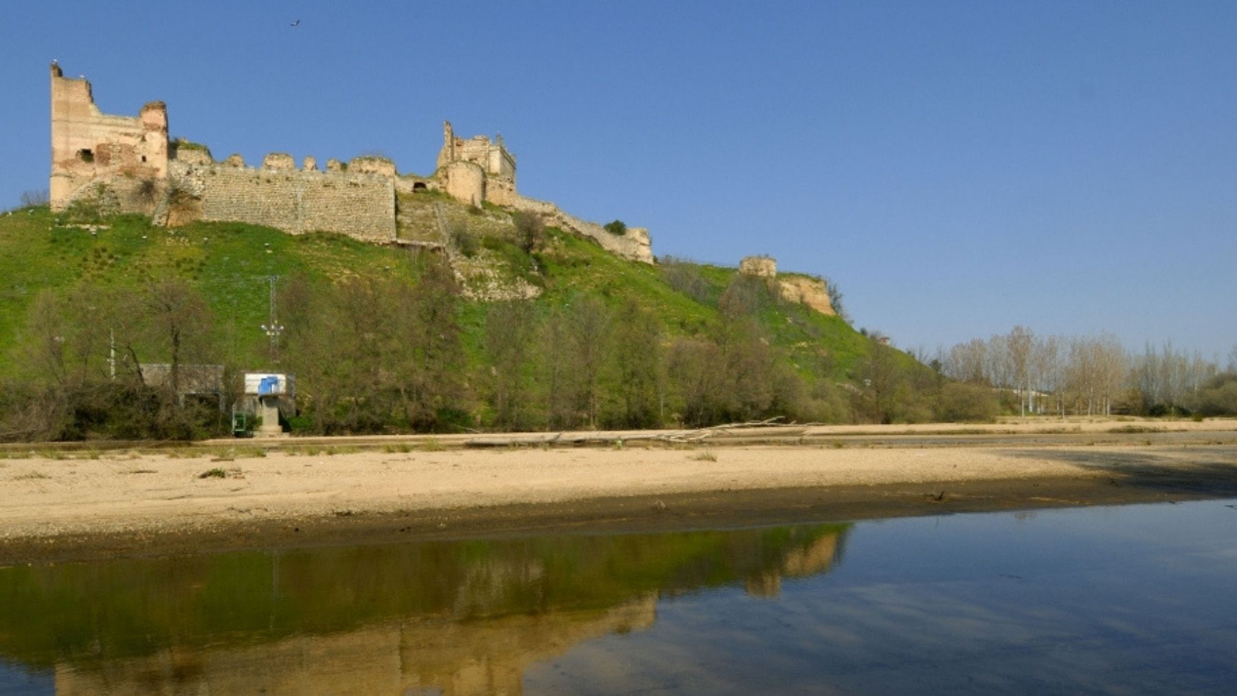 El impresionante castillo al lado de Madrid que abre después de años cerrado: parece sacado de un cuento