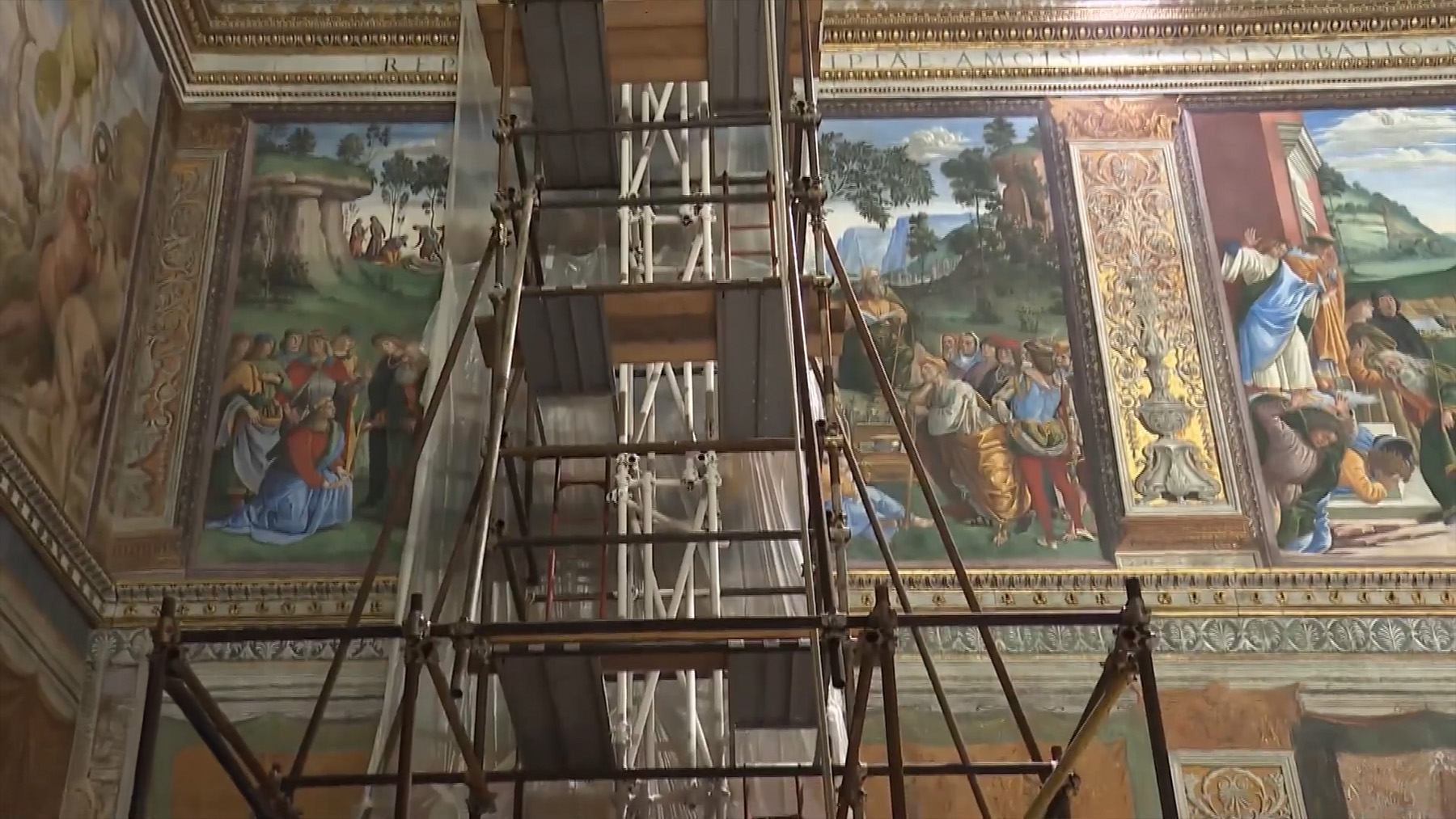 Las primeras imágenes de la Capilla Sixtina en su puesta a punto para elegir nuevo Papa en el cónclave
