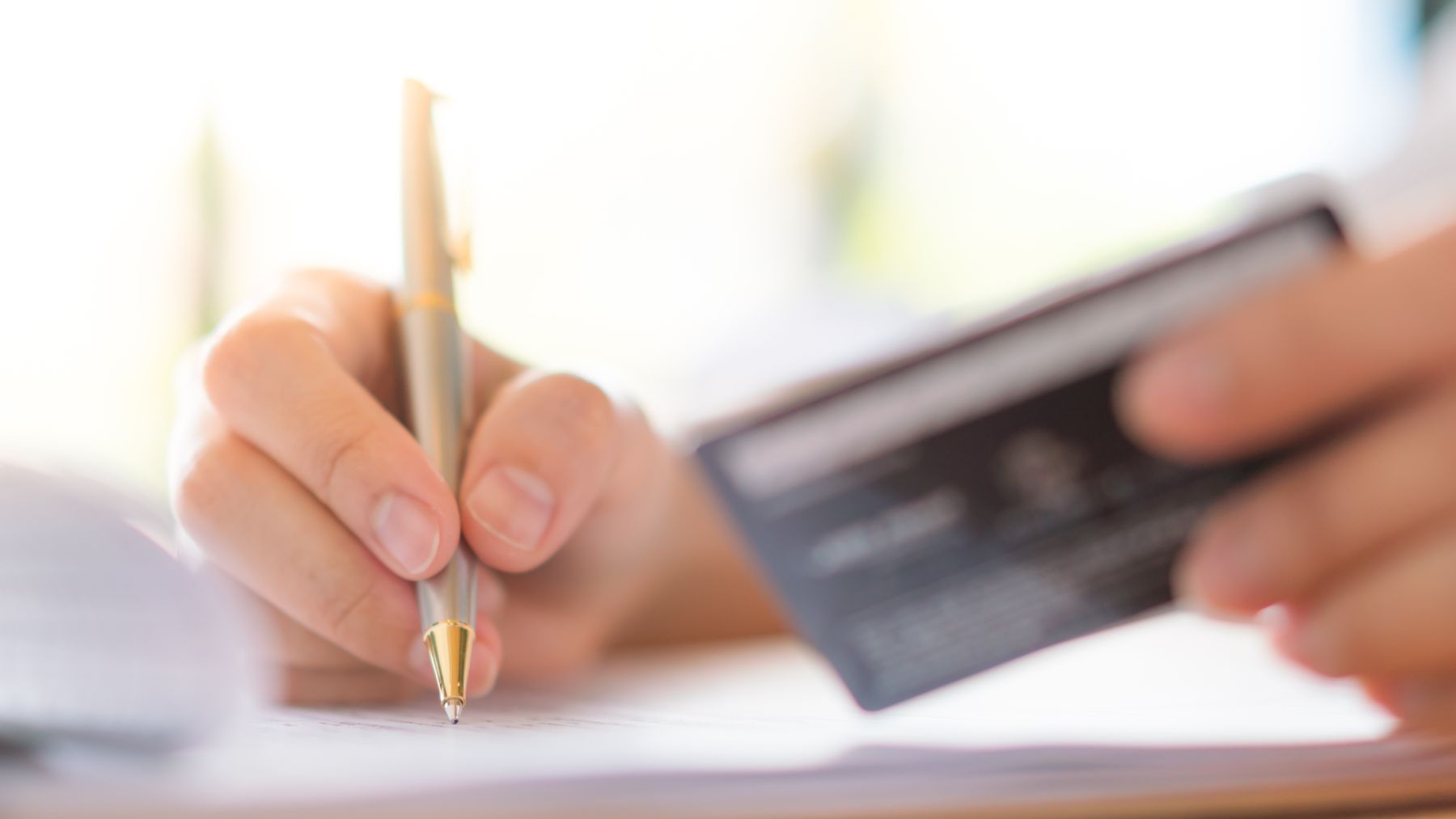 Adiós para siempre a tu cuenta del banco: Hacienda ya las está cerrando masivamente y ésta es la razón