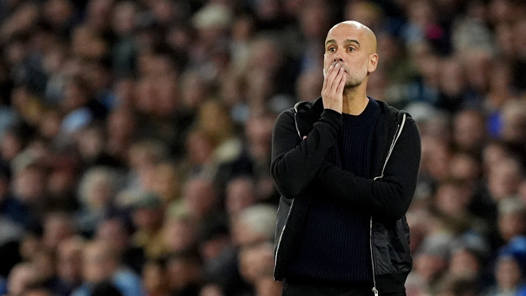 Guardiola durante el partido contra el Aston Villa. (EP)