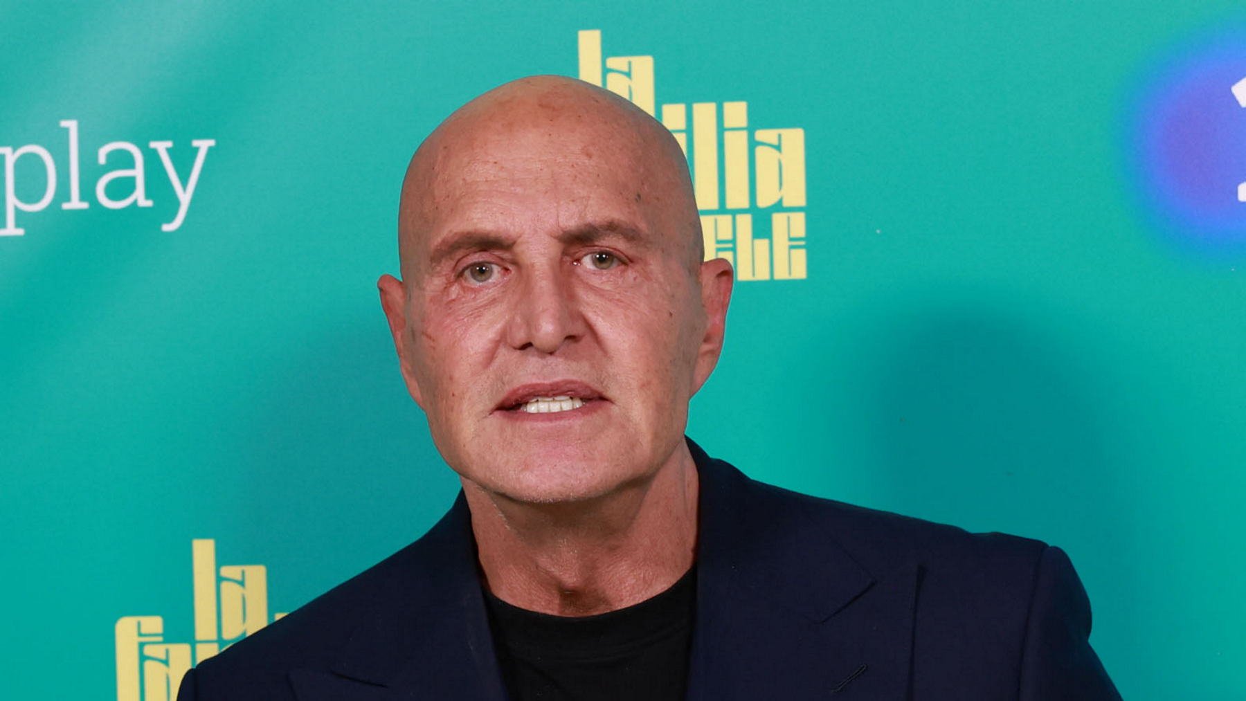 Kiko Matamoros presentando ‘La Familia de la Tele’. (Foto: Gtres)