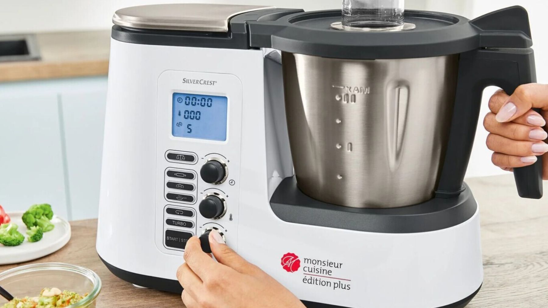 Adiós para siempre a la Thermomix: Lidl hace magia y su Monsieur Cuisine Plus ya se está agotando en sus tiendas