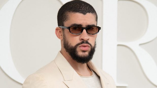 Bad Bunny en un photocall. (Foto: Gtres)