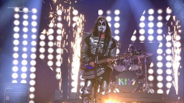 Bertín Osborne durante su imitación de Kiss en Tu cara me suena (Atresmedia).