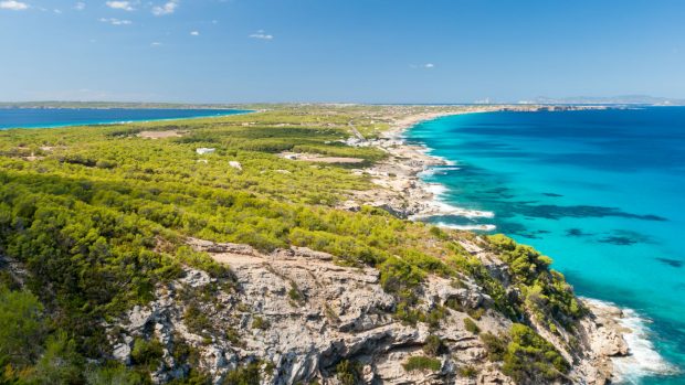 Costa de la isla de Formentera