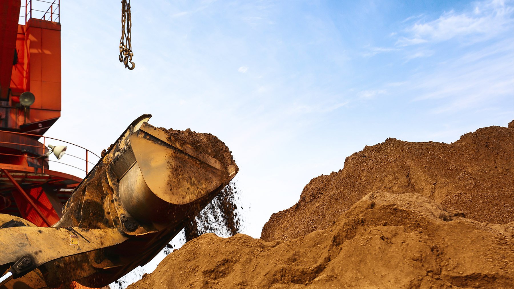 Máquina excavadora. Foto: Freepik.