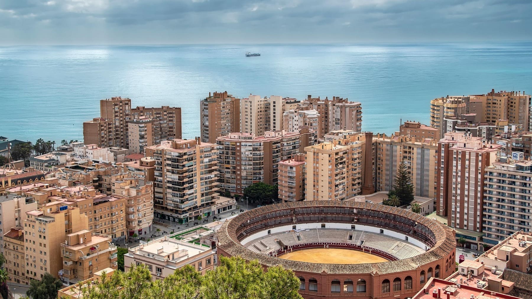 Los okupas ya no se cortan en Málaga: exige en directo que «le den un piso» y la presentadora no da crédito