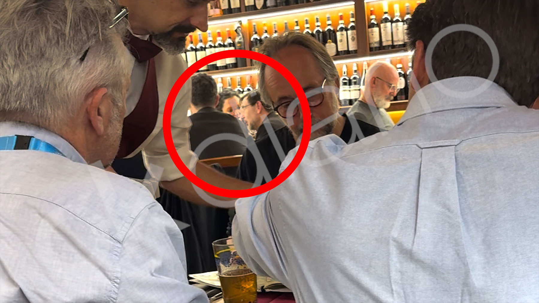 El cardenal arzobispo de Madrid, José Cobo cena en Roma un día antes de encerrarse en el cónclave.