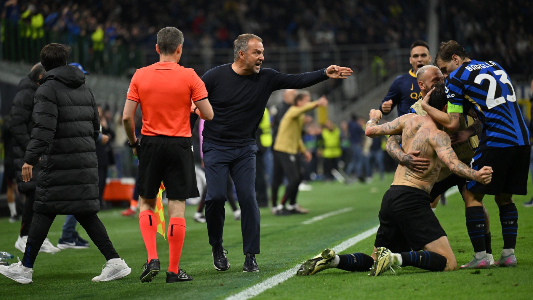 Flick tira de la excusa de los árbitros: «Cada jugada al 50% caía del lado del Inter»