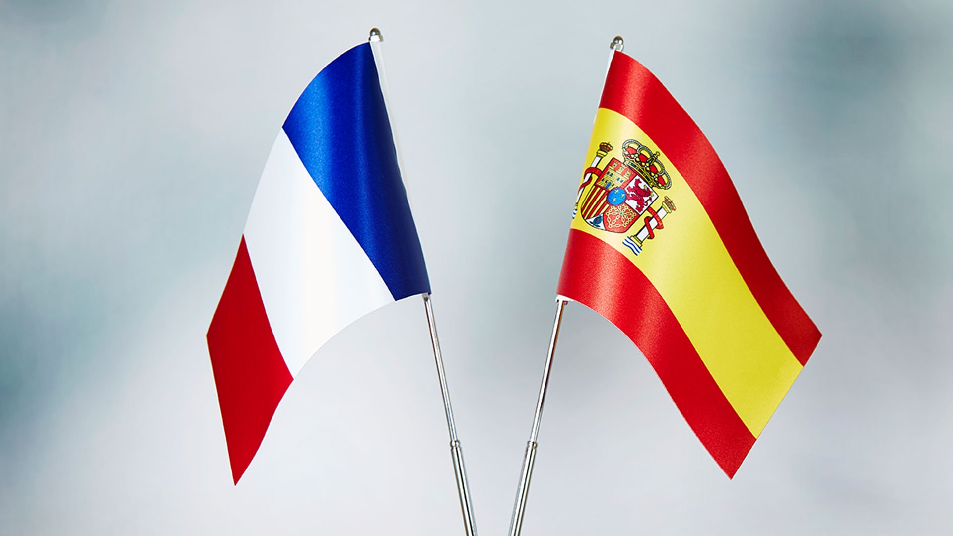 Francia señala a España por el apagón: «Salieron del mercado europeo con el gas caro y ahora piden ayuda»