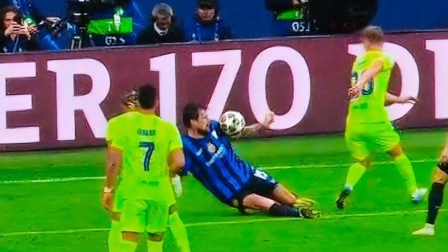 mano Acerbi, penalti
