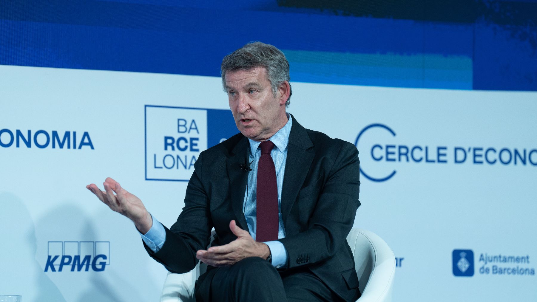 Feijóo: «Cuando se gobierna a golpe de tuit, la gestión es un meme constante»