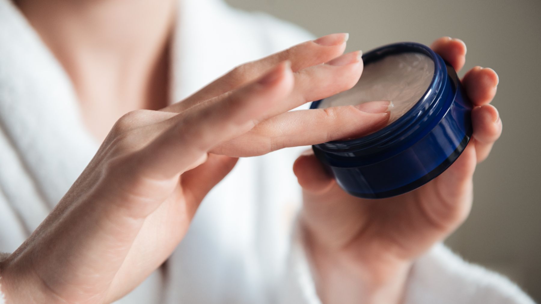 La OCU dicta sentencia sobre la crema Nivea de lata azul: «Su eficacia…»