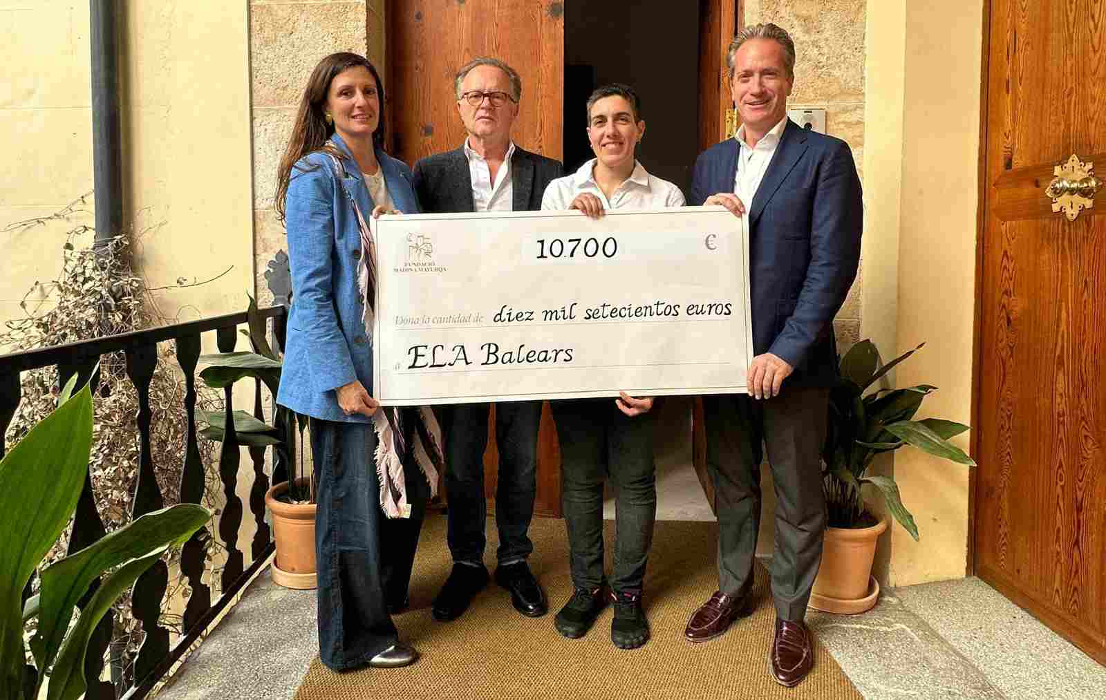 Fundación Madina Mayurqa entrega un cheque de 10.700 euros a la Asociación ELA Balears