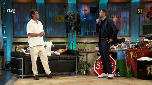 Arturo Valls y David Broncano en La Revuelta. (RTVE)
