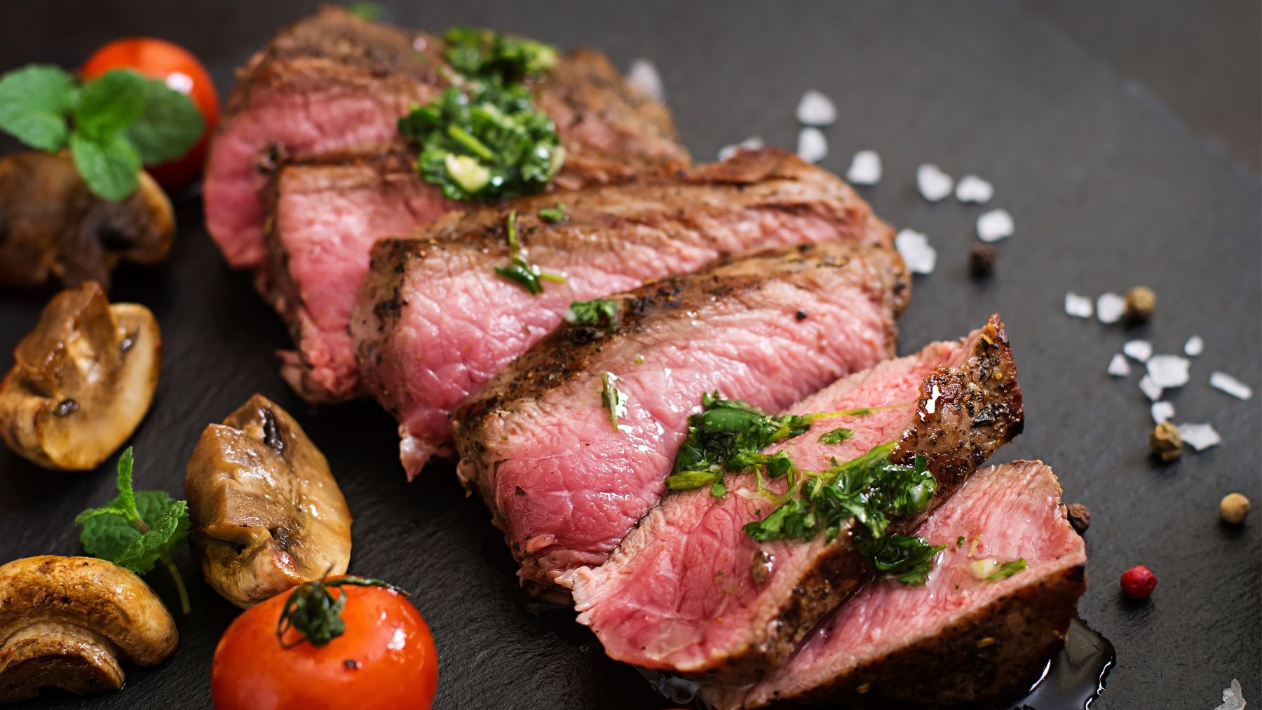 Adiós a la carne: la OCU dice que comemos demasiada proteína animal, y éstas son las mejores alternativas