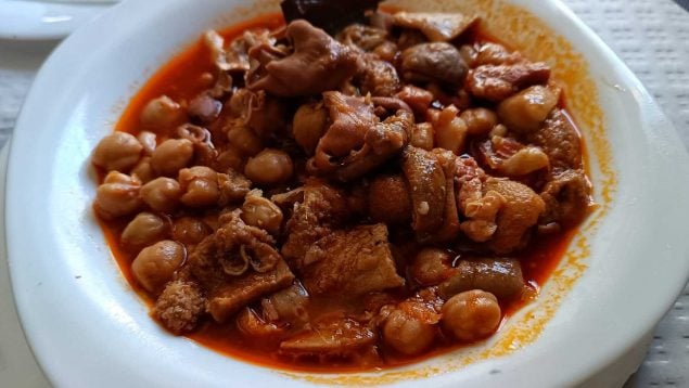 El guiso andaluz que sorprende a todos los españoles, historia del guiso menudo, guiso de menudo origen, guisos andaluces.
