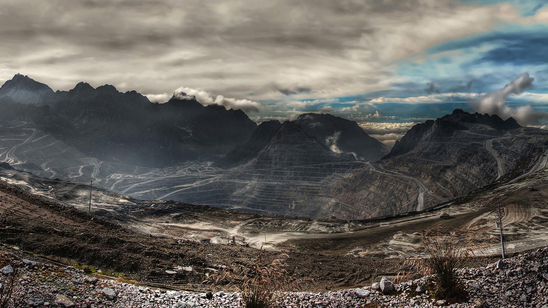 Mina de Grasberg. Foto: Richard Jones en Wikimedia Commons.