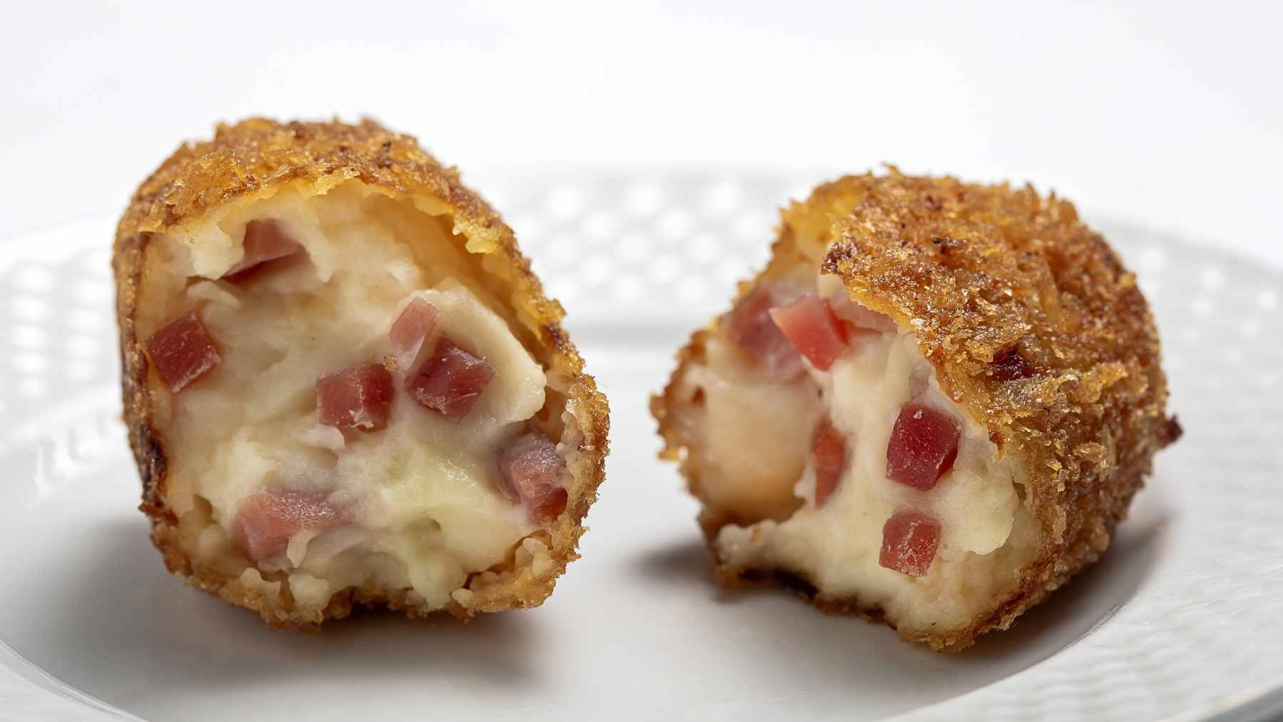 El bar del centro de Madrid que triunfa por sus croquetas XXL tiradas de precio